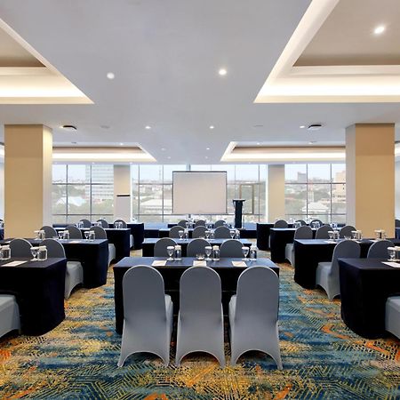 Aston Inn Pantai Losari Macáçar Exterior foto