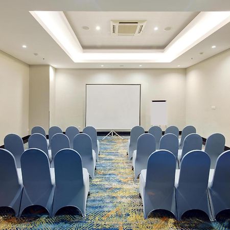 Aston Inn Pantai Losari Macáçar Exterior foto