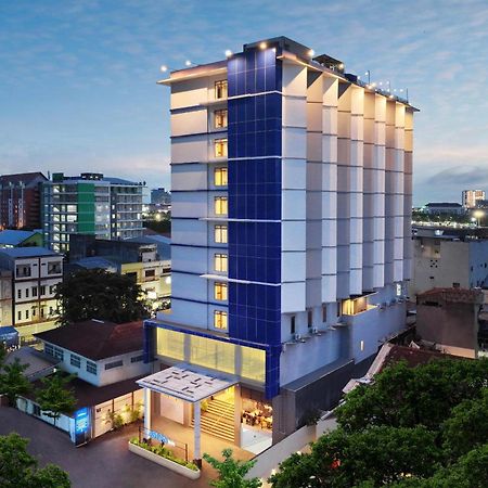 Aston Inn Pantai Losari Macáçar Exterior foto