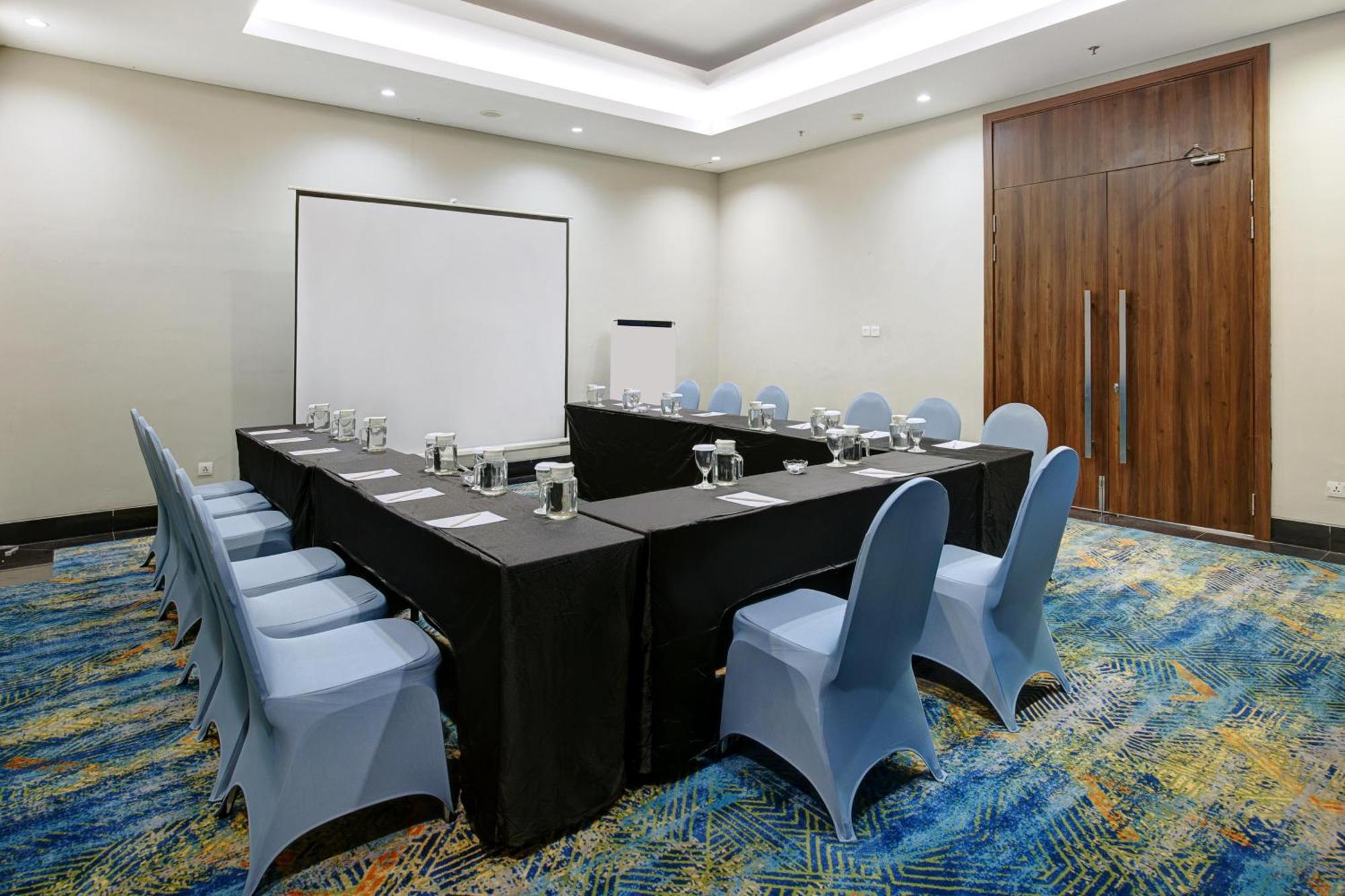 Aston Inn Pantai Losari Macáçar Exterior foto